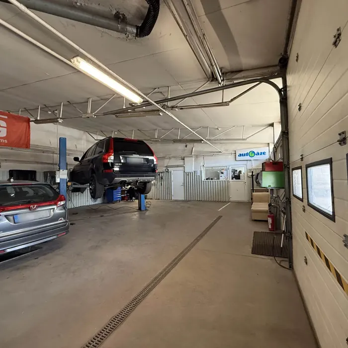 Deglava Autocentrs autoservisa telpa Rīgā